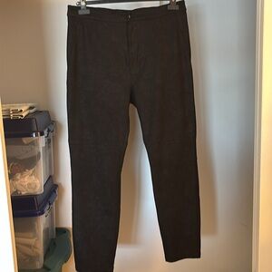 Black suede-like pants size L